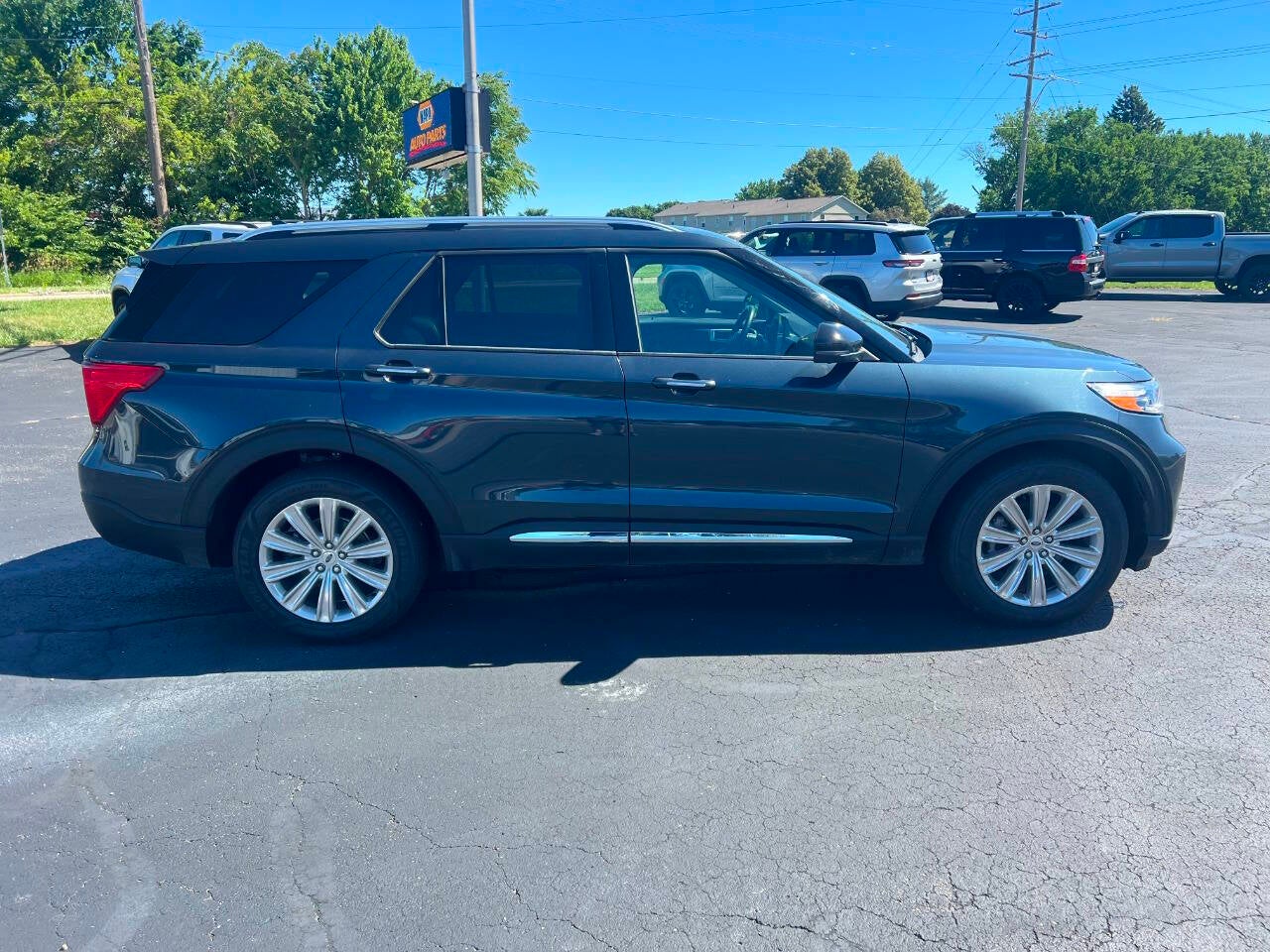2023 Ford Explorer Limited - Photo 2